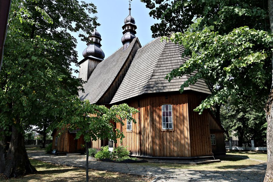 File:Stróża, Kościół św. Kazimierza i Józefa v.jpg