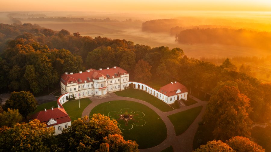 File:Pałac Łosiów w Narolu.jpg