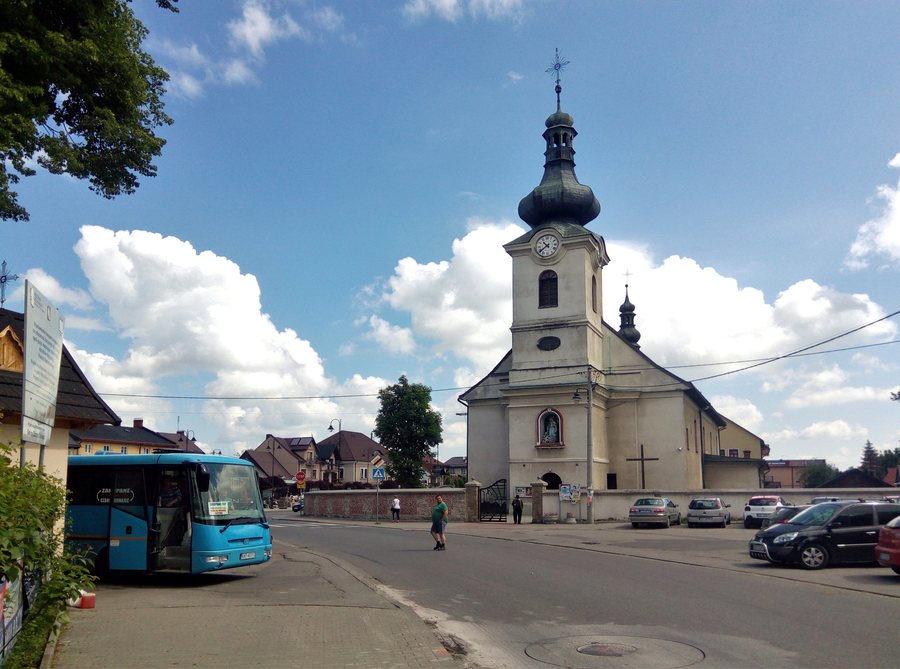 File:Czarny Dunajec, Holy Trinity church.jpg