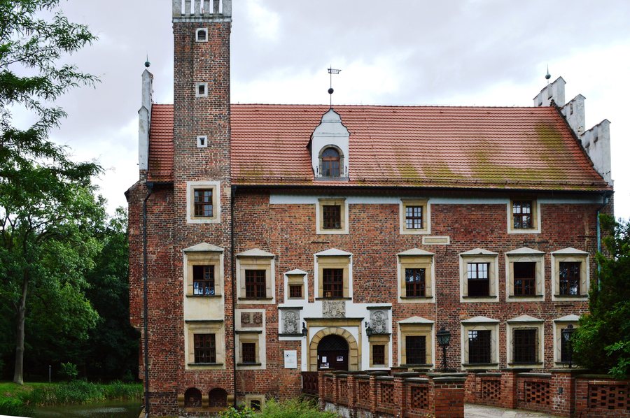 File:Castle Wojnowice 03.jpg