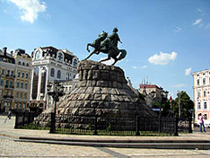 Киев, памятники Хмельницкому